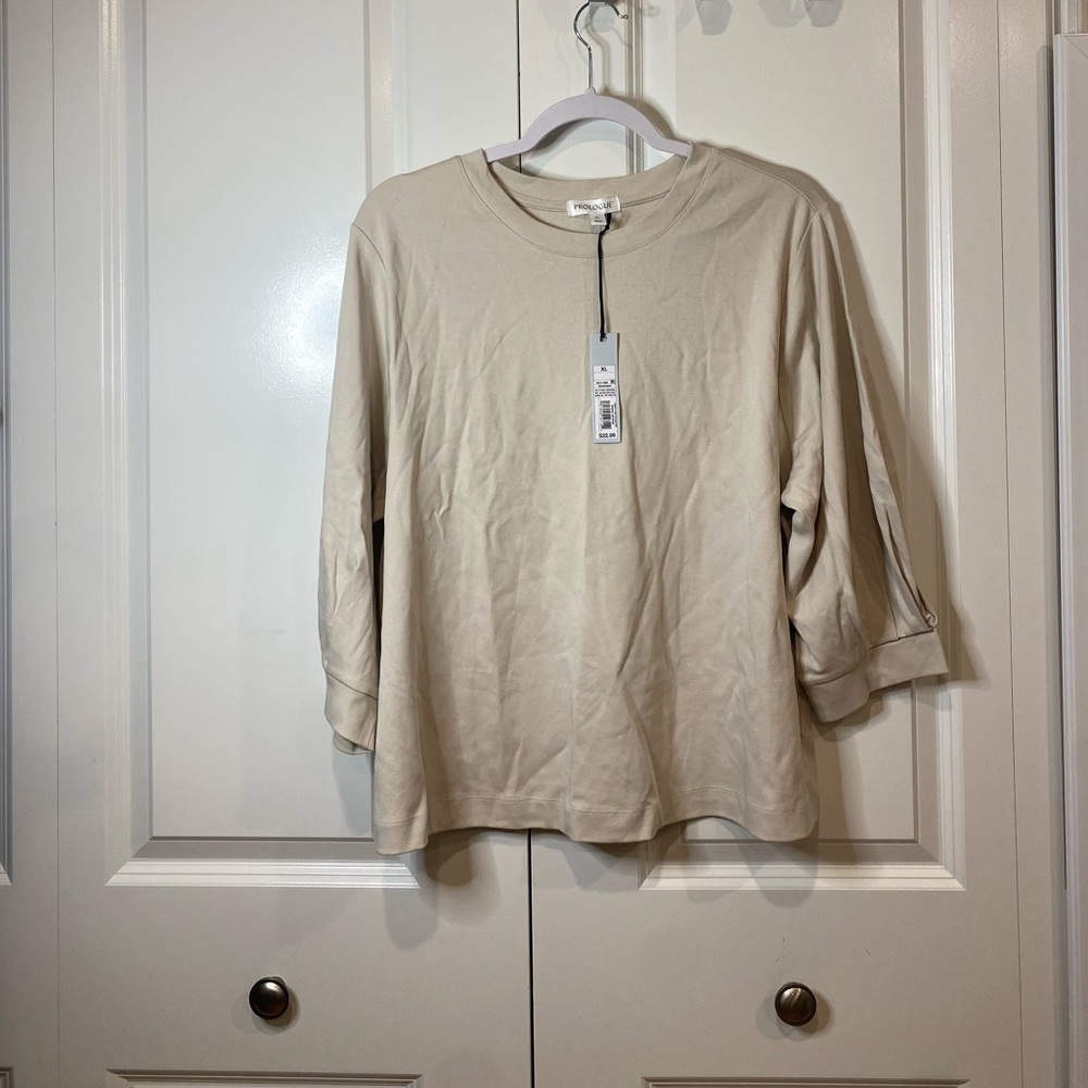 Three-quarter sleeve blouse